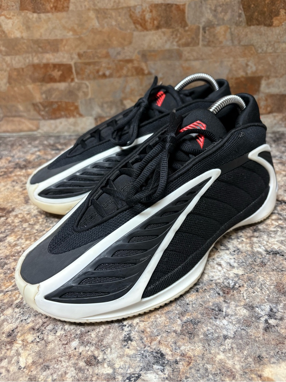 Adidas
AE 2 Anthony Edwards
Core Black White Red JS3508
Size 7